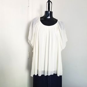 💲🩷⬇️ Ivory Mini pleated flowey Blouse  Size L